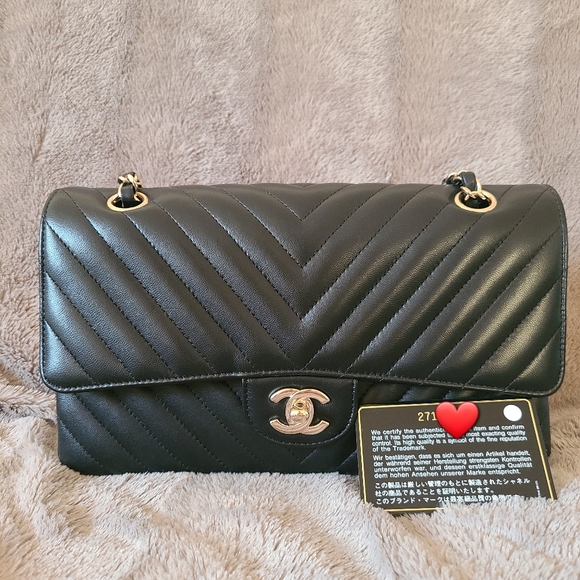 Chanel medium classic flap - Picture 9 of 12